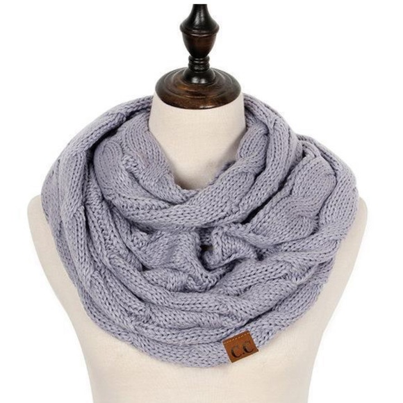 Cable Knit Infinity Scarf - Picture 3 of 6